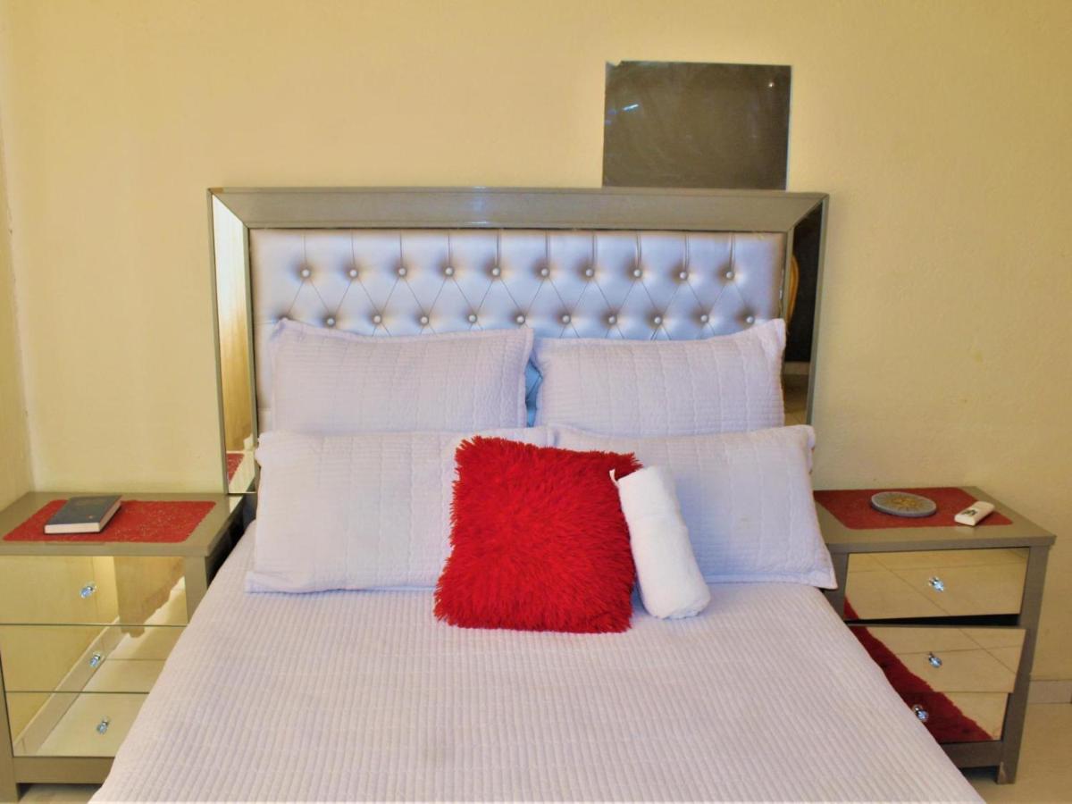 P Wake Guesthouse Opuwo Δωμάτιο φωτογραφία